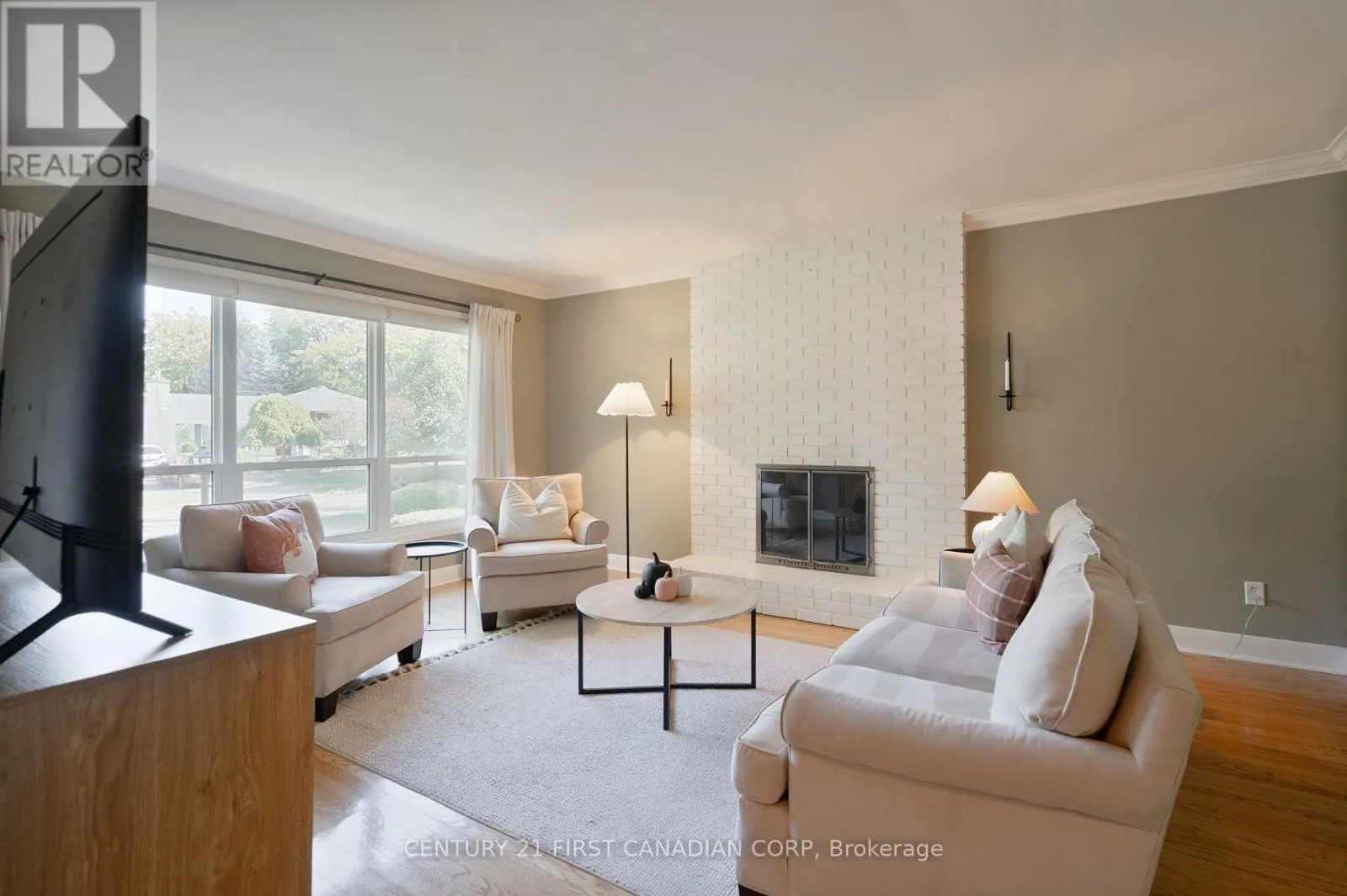 86 MCLEOD CRESCENT