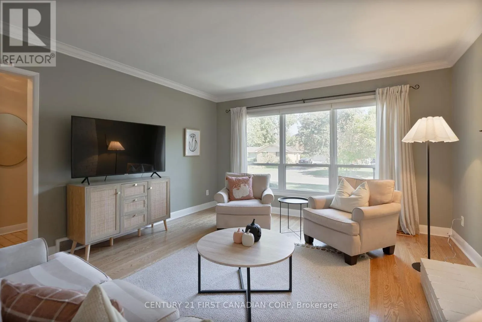 86 MCLEOD CRESCENT