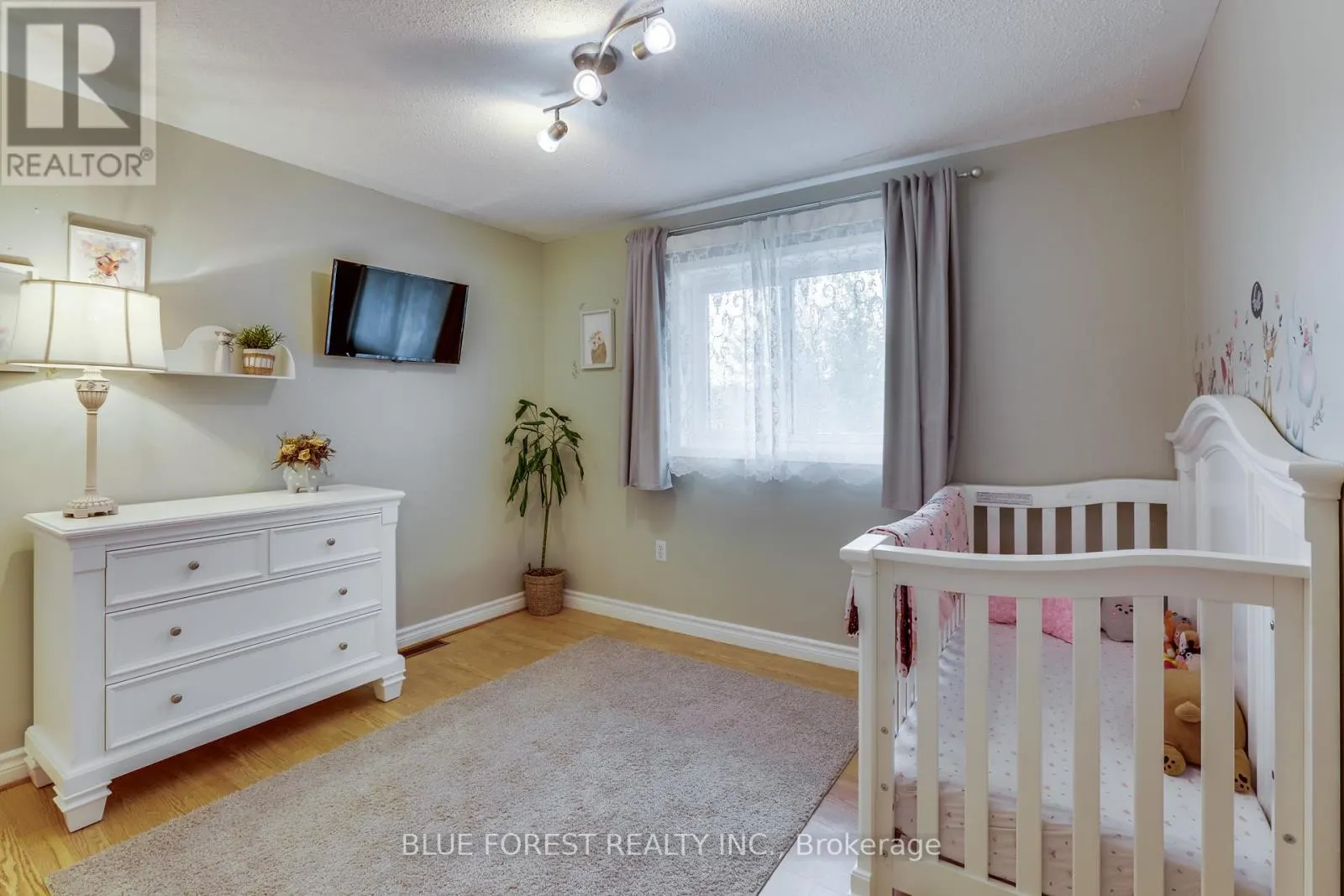 27 LOGGERS GROVE