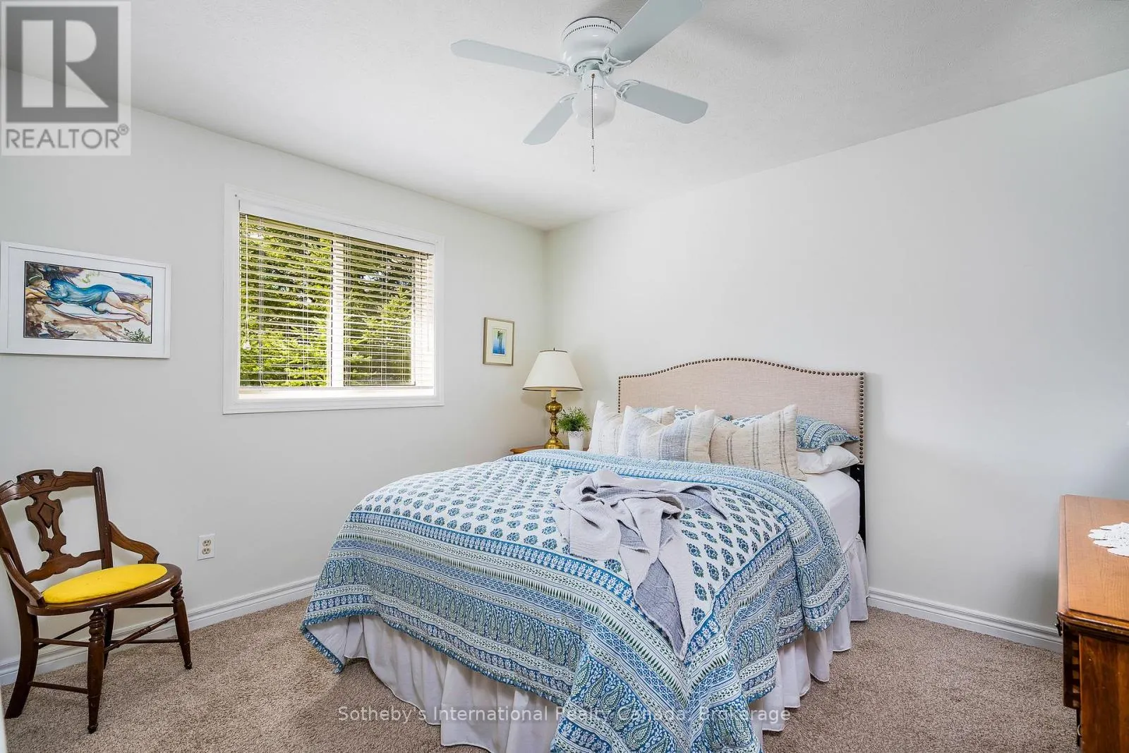 26 COUNTRY CRESCENT
