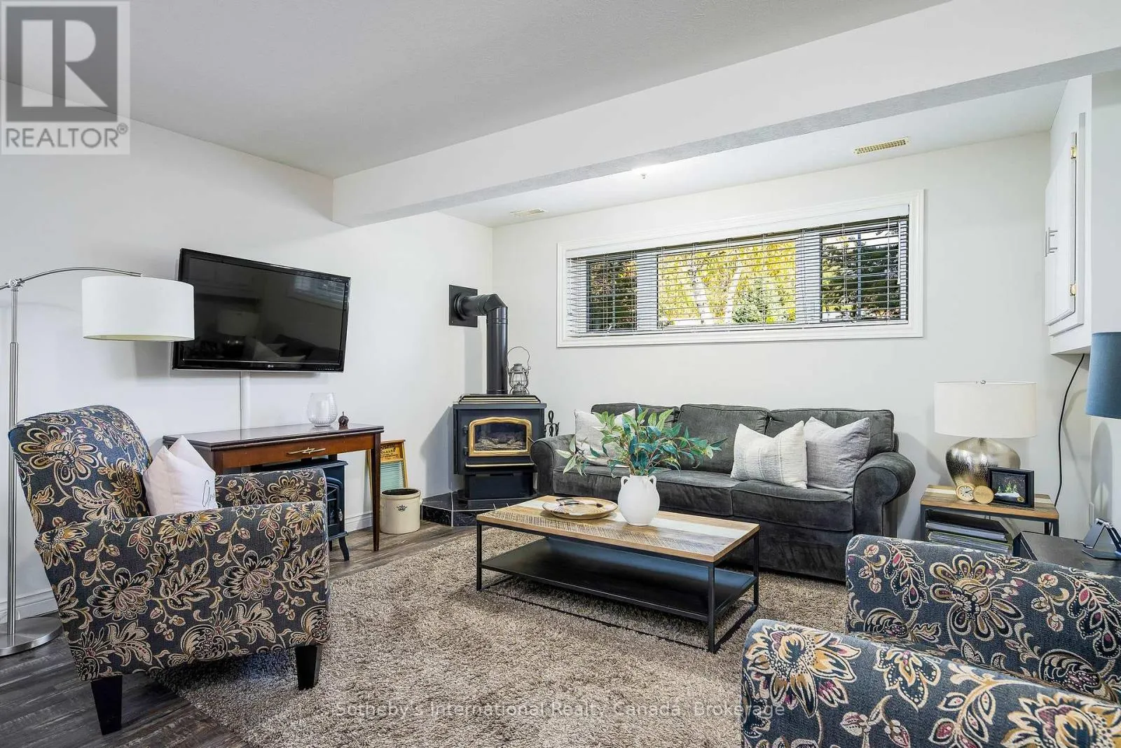 26 COUNTRY CRESCENT