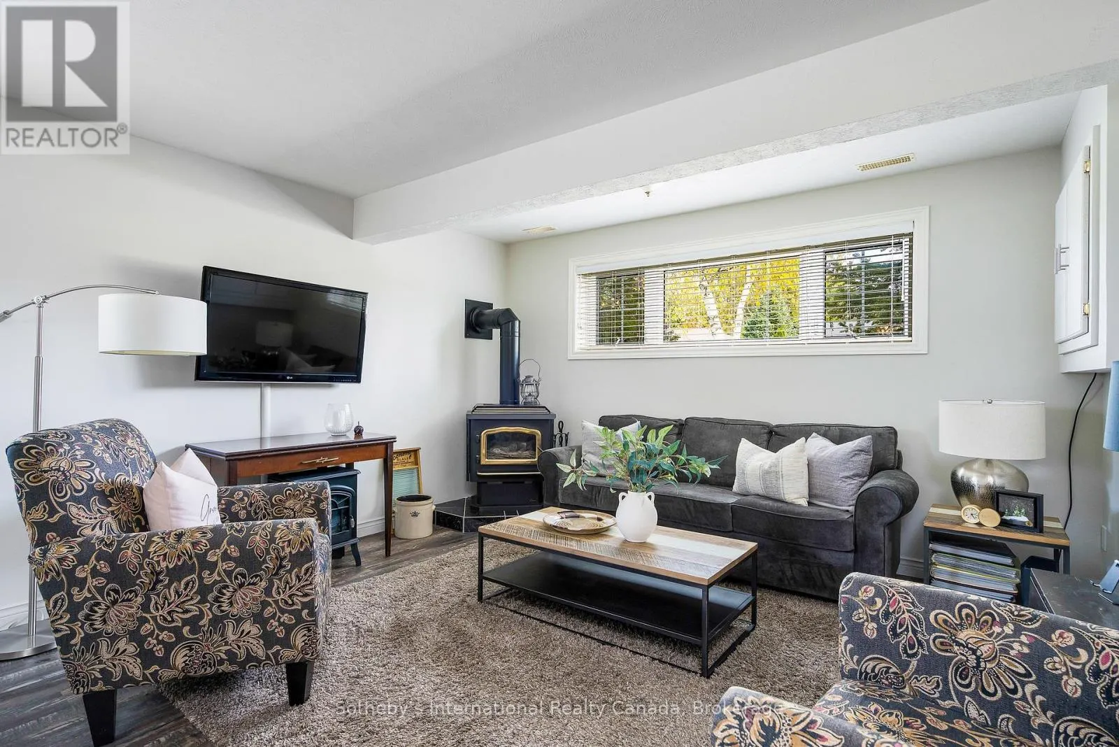 26 COUNTRY CRESCENT