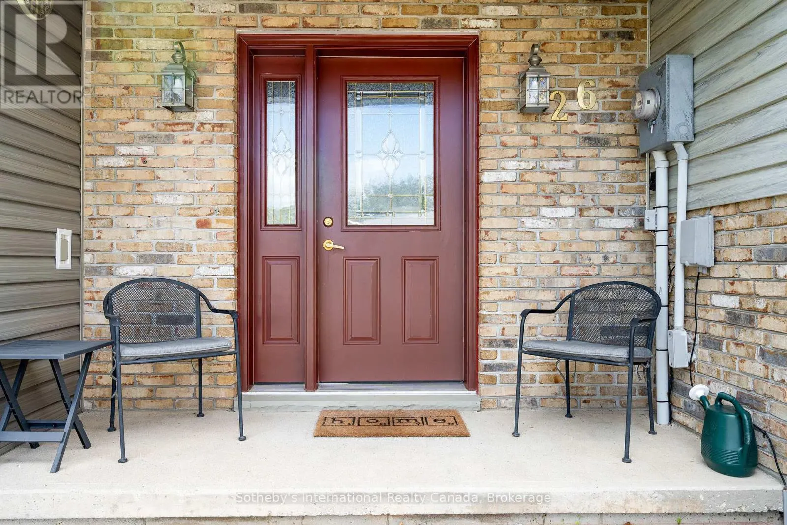 26 COUNTRY CRESCENT