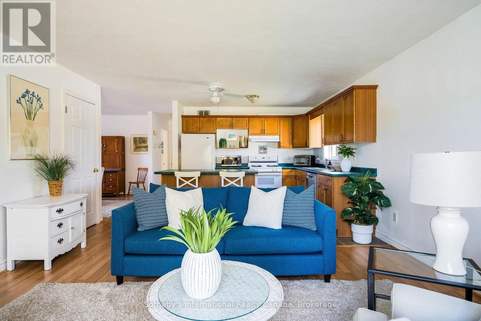 26 COUNTRY CRESCENT