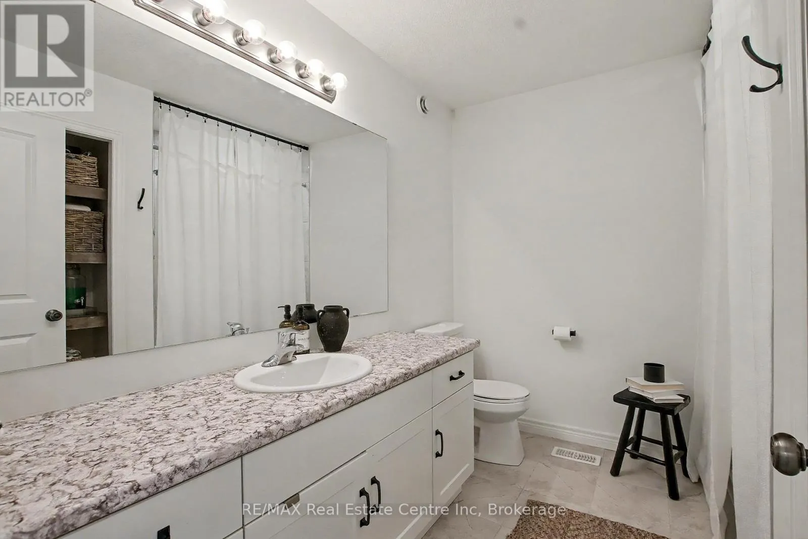 7 - 22 MARSHALL DRIVE, #7