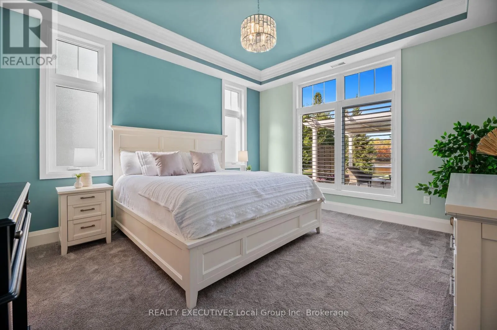 34 SUNRISE BAY DRIVE