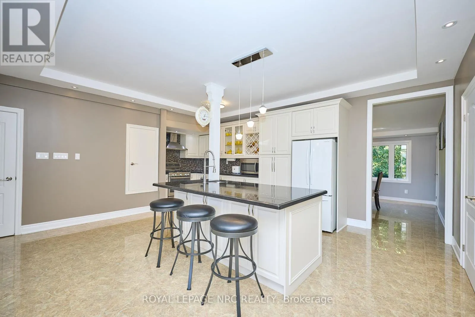 7 WOODMOUNT DRIVE
