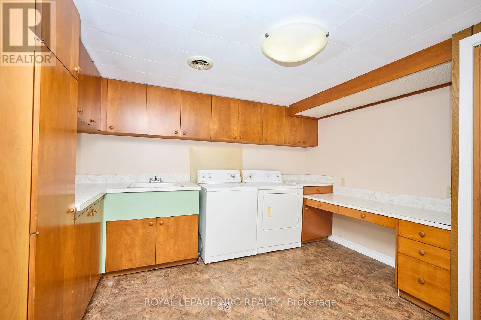 7 WOODMOUNT DRIVE