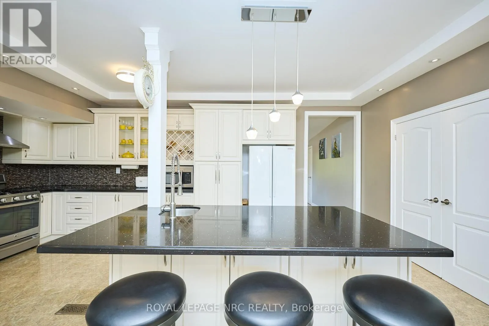 7 WOODMOUNT DRIVE