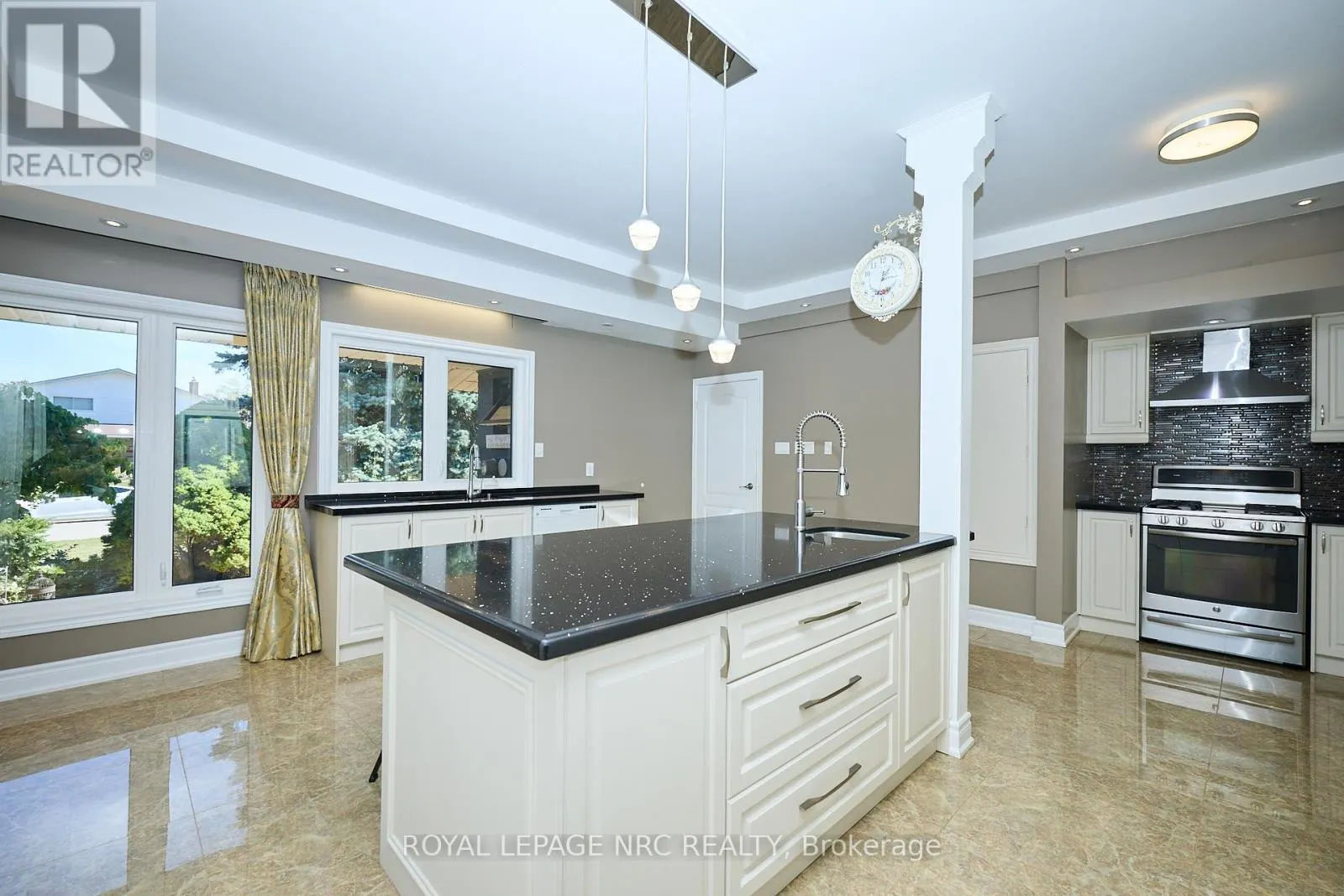 7 WOODMOUNT DRIVE