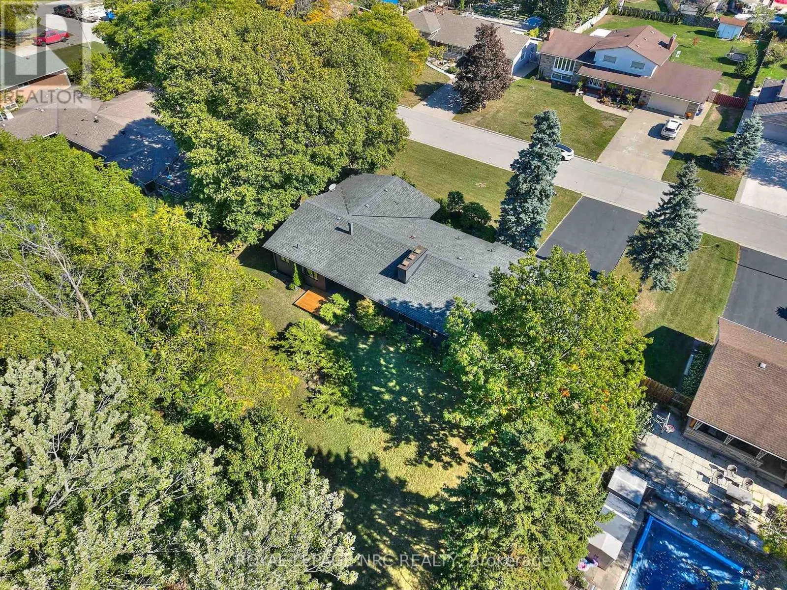 7 WOODMOUNT DRIVE