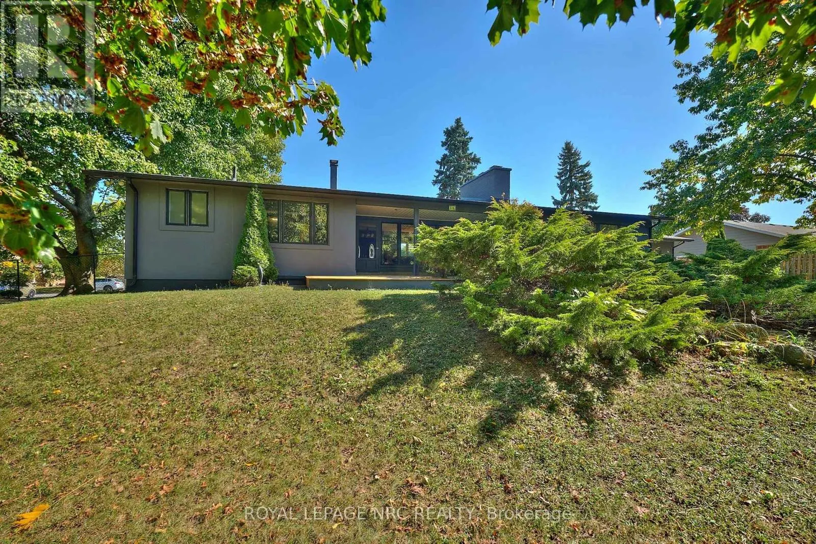7 WOODMOUNT DRIVE