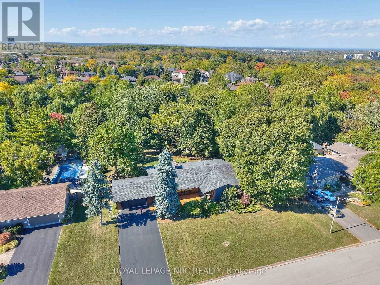 7 WOODMOUNT DRIVE