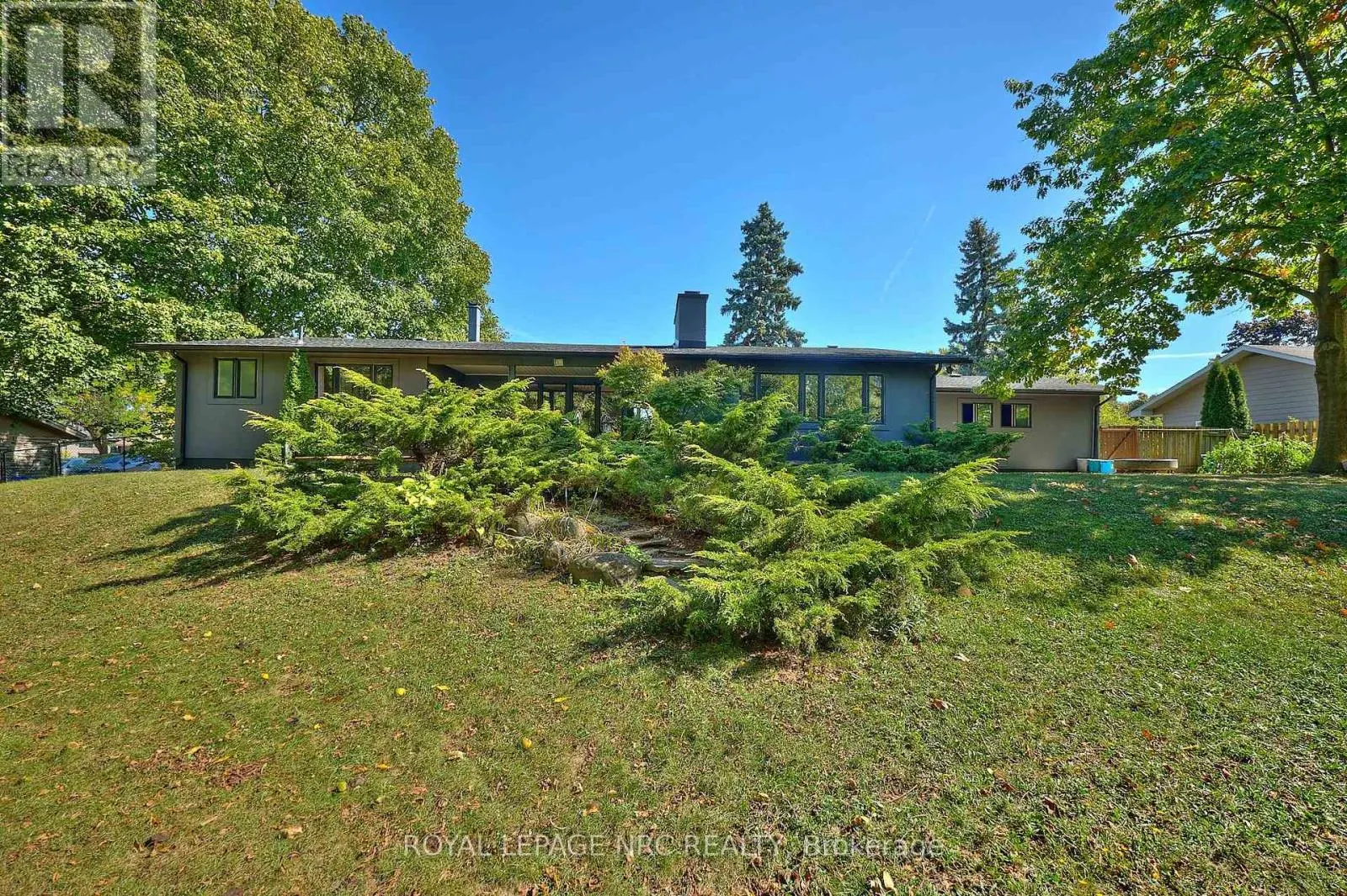 7 WOODMOUNT DRIVE