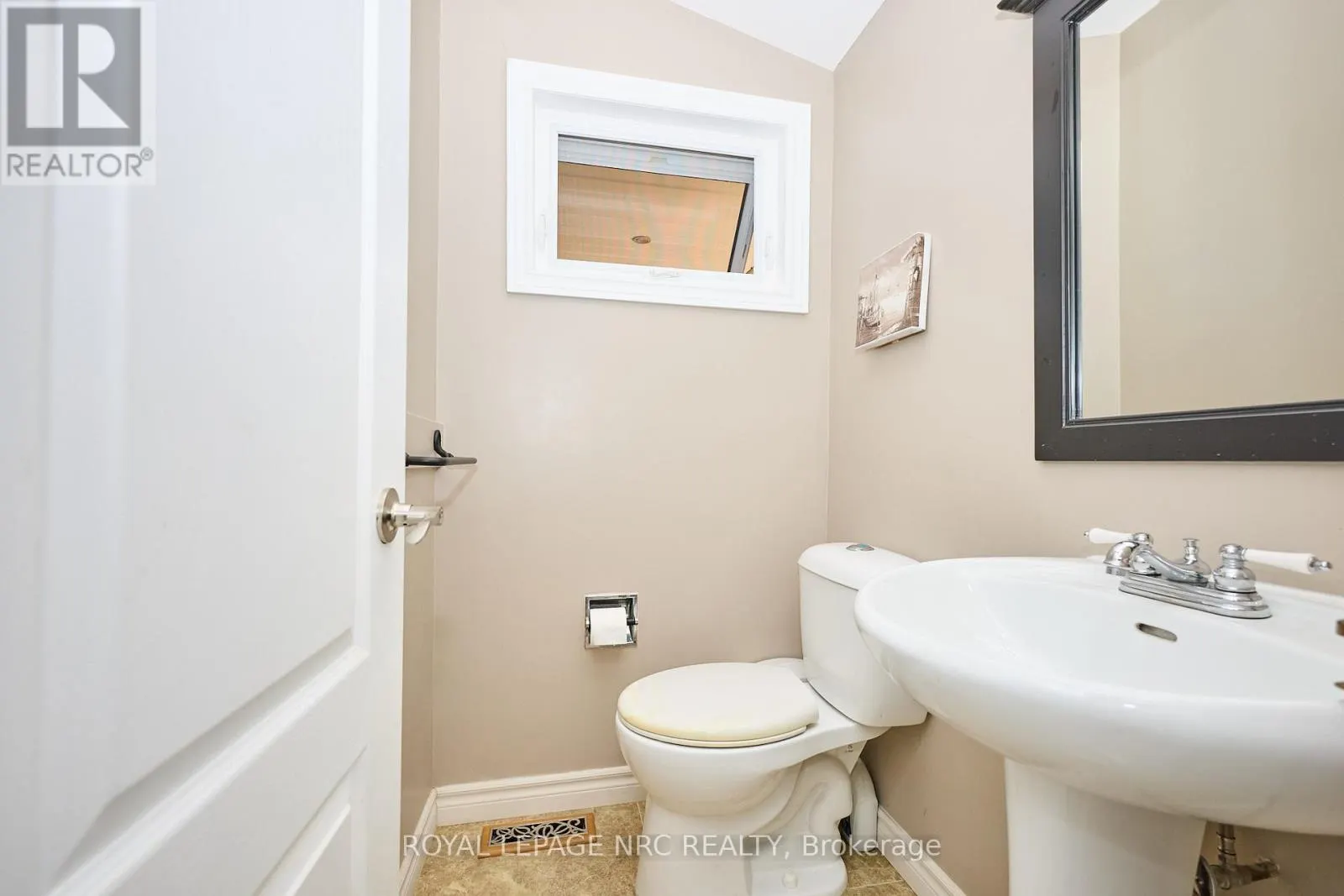 7 WOODMOUNT DRIVE
