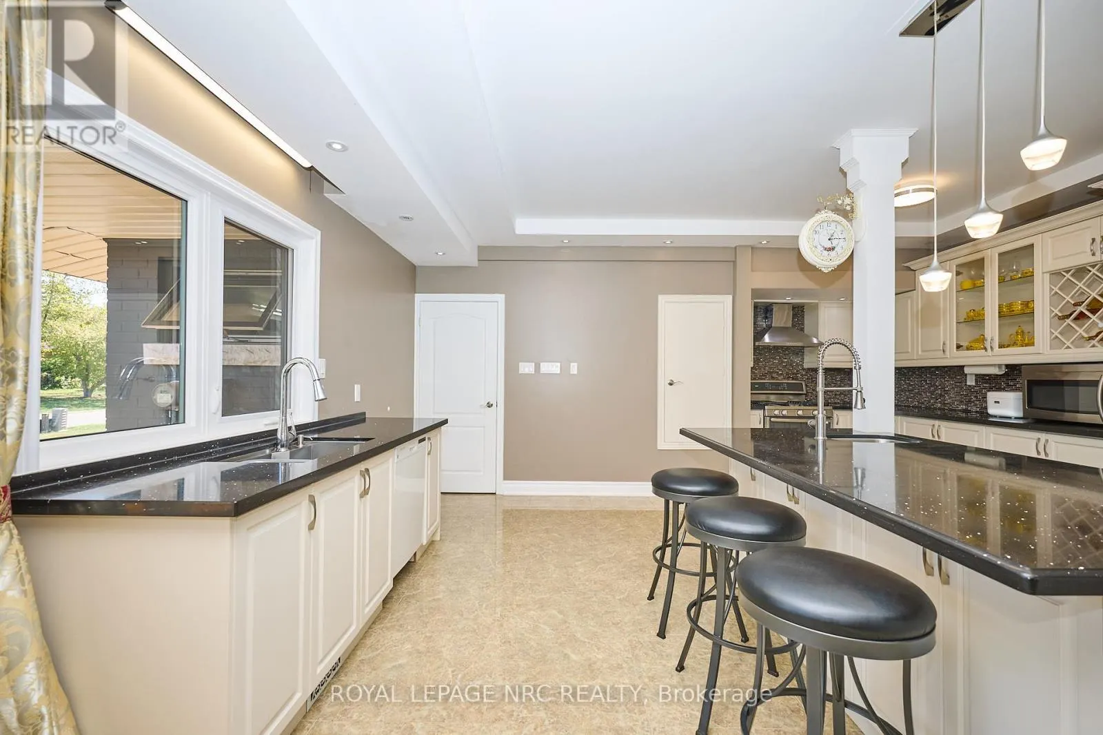 7 WOODMOUNT DRIVE