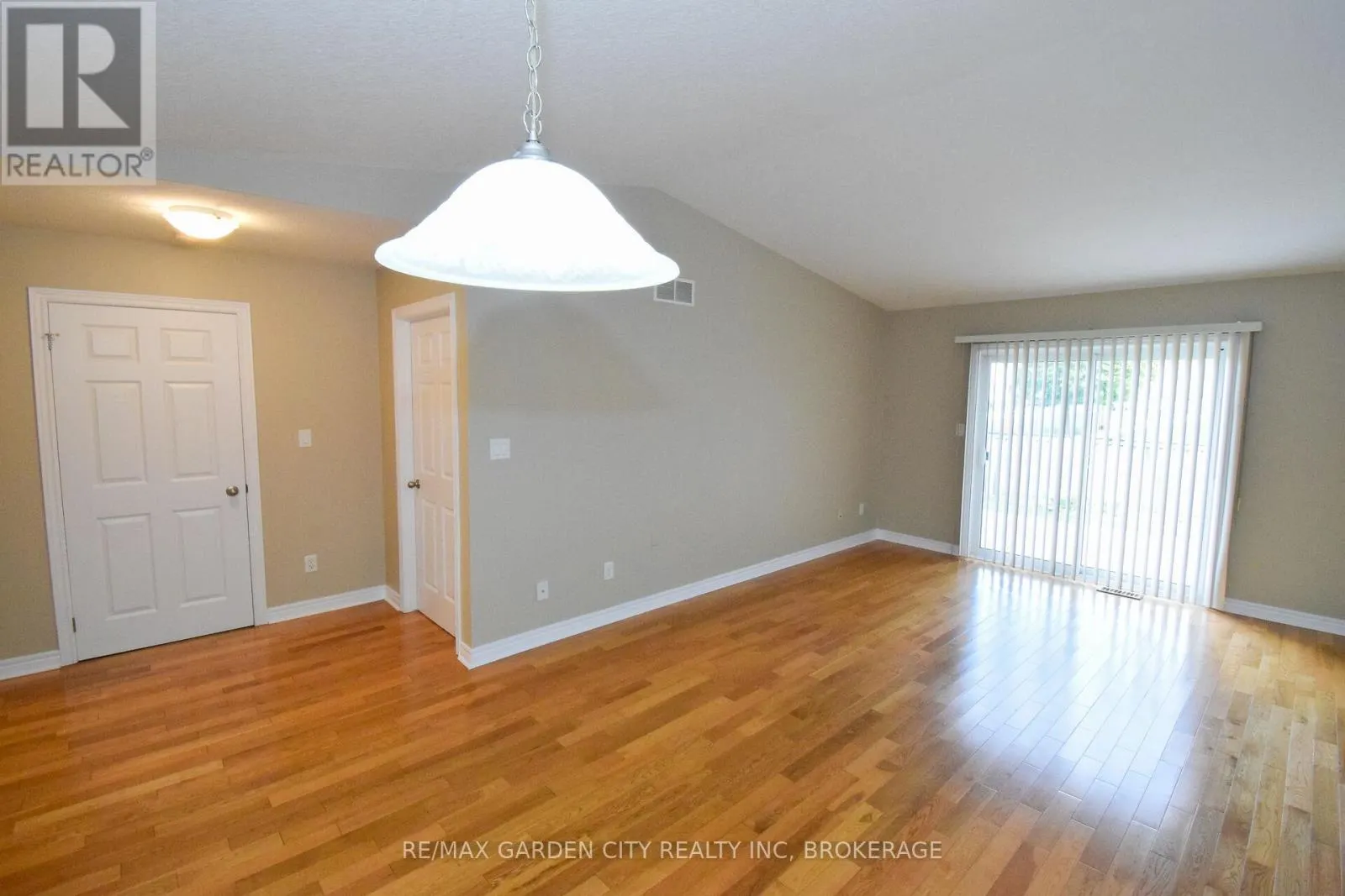 11 - 162 FIRST STREET, #11