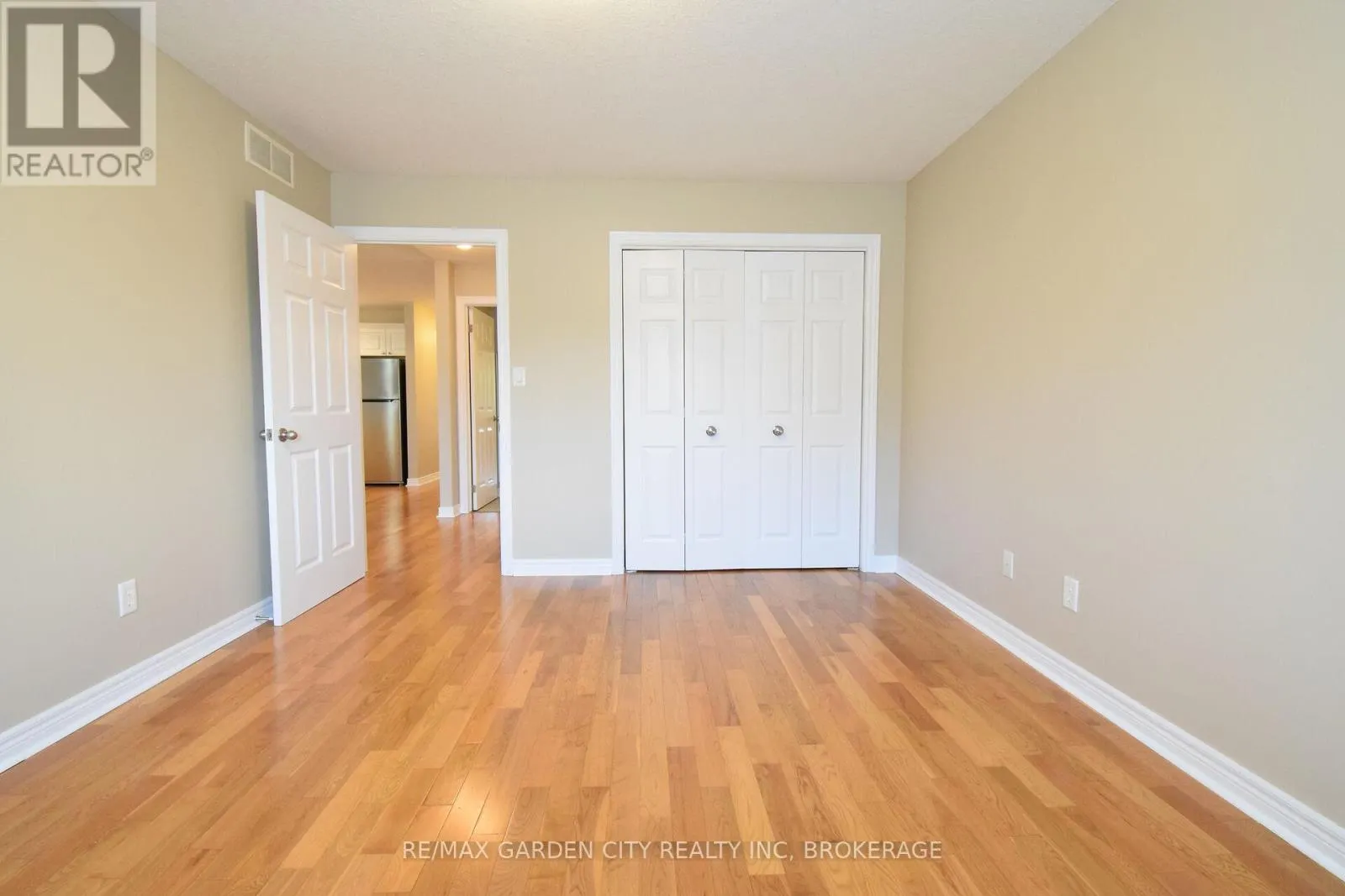 11 - 162 FIRST STREET, #11