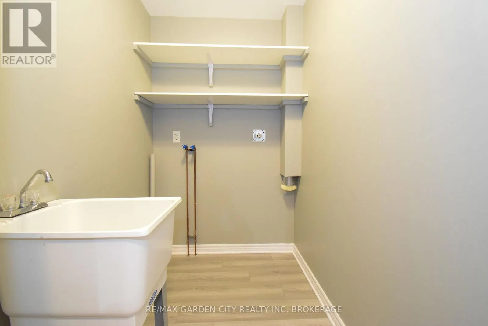 11 - 162 FIRST STREET, #11