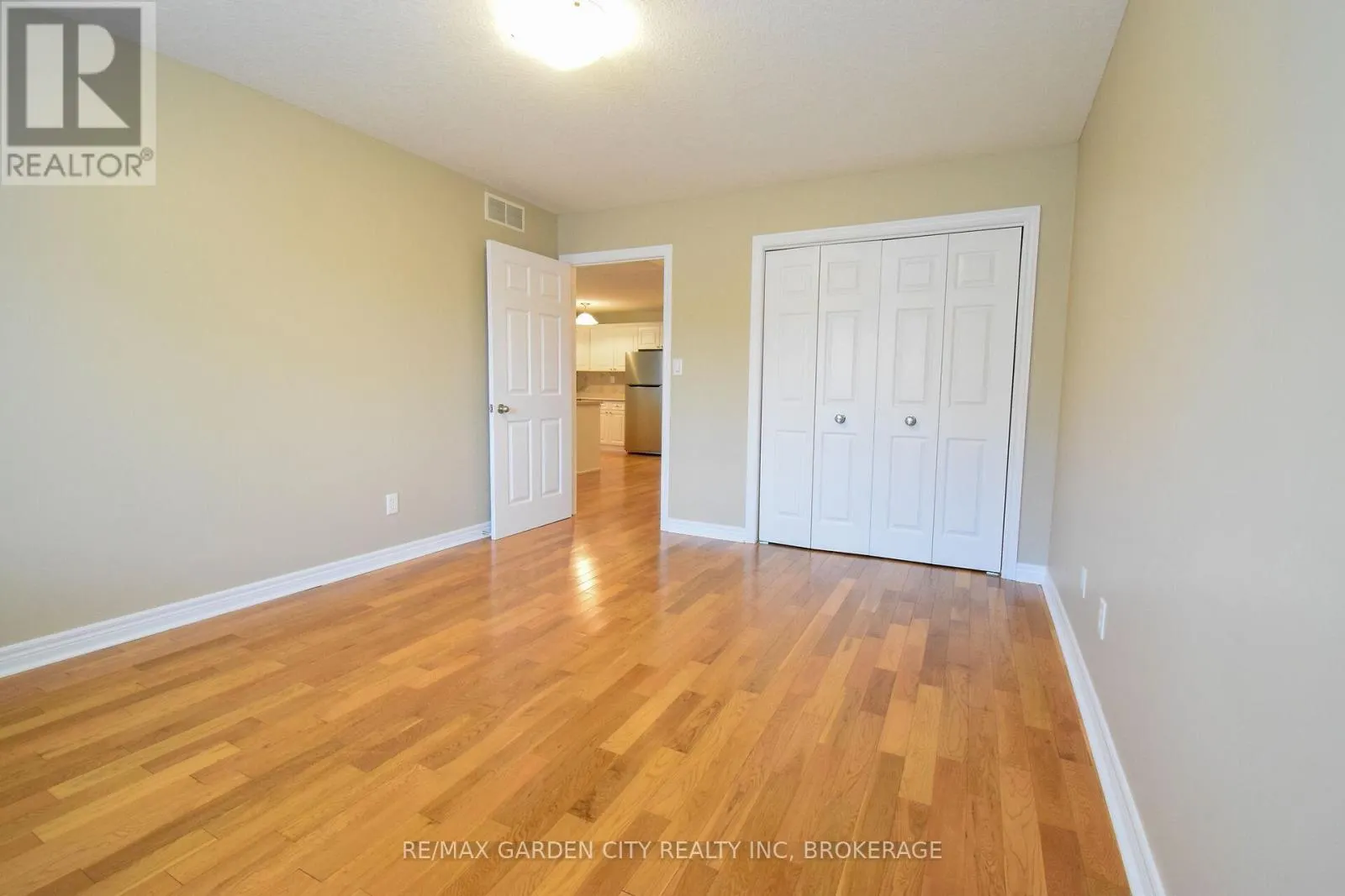 11 - 162 FIRST STREET, #11