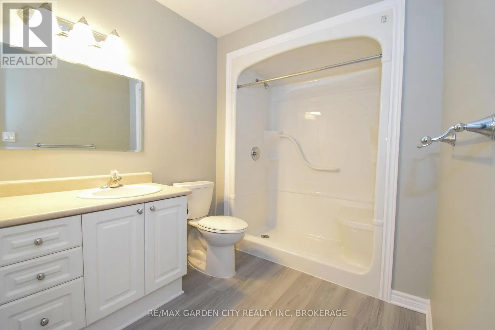 11 - 162 FIRST STREET, #11
