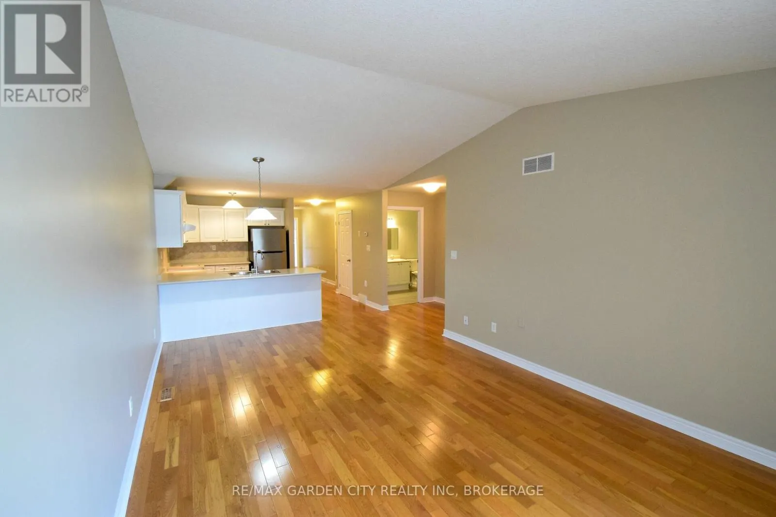 11 - 162 FIRST STREET, #11