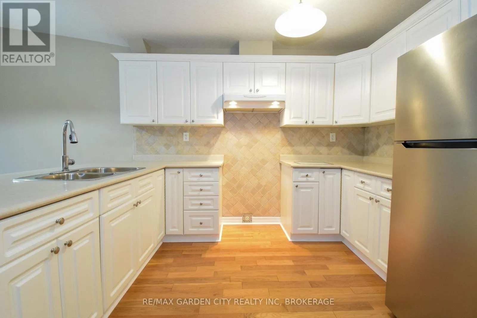 11 - 162 FIRST STREET, #11