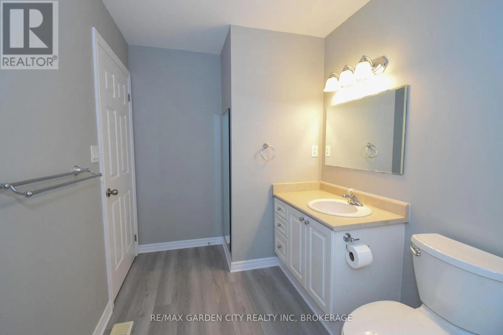11 - 162 FIRST STREET, #11