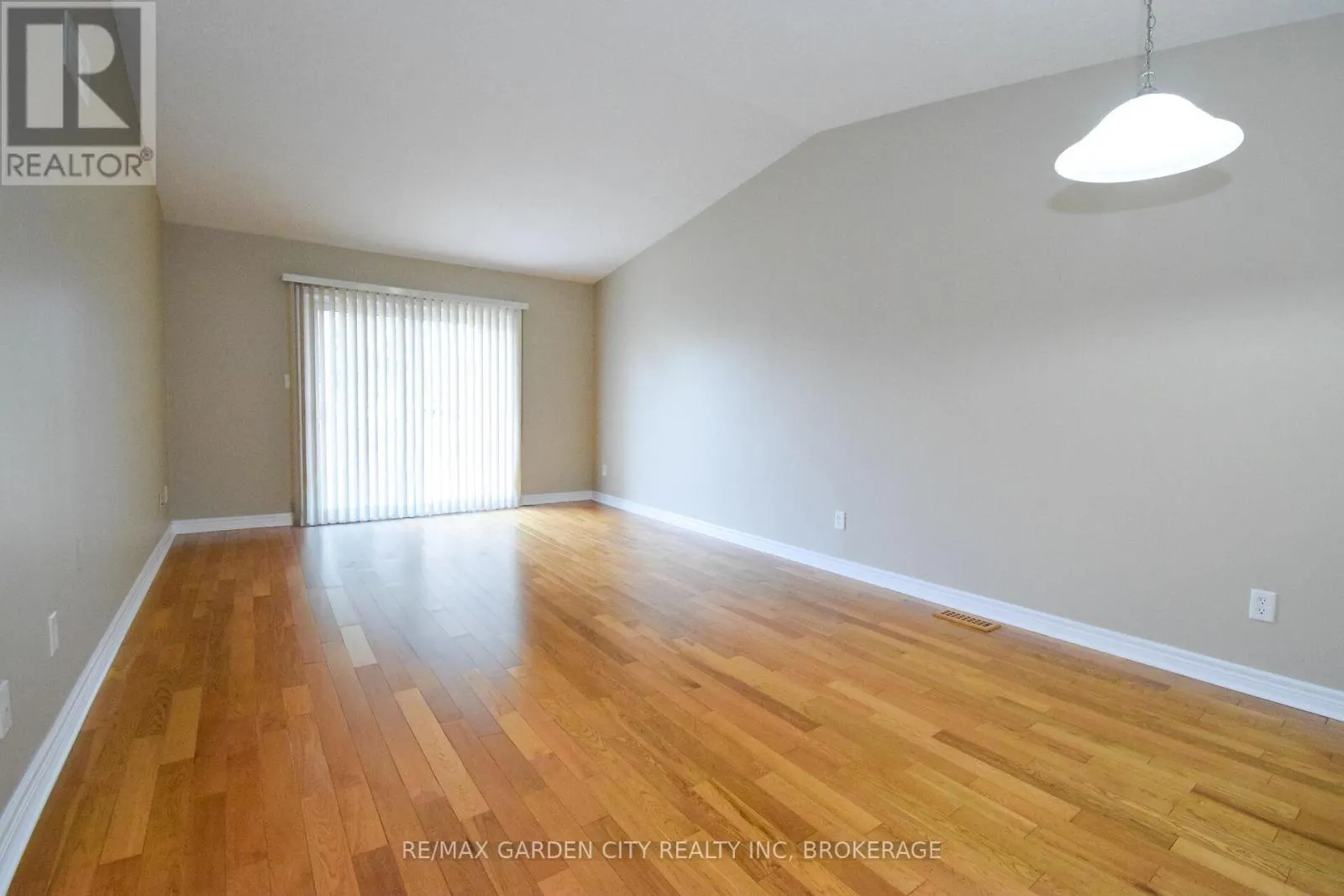 11 - 162 FIRST STREET, #11