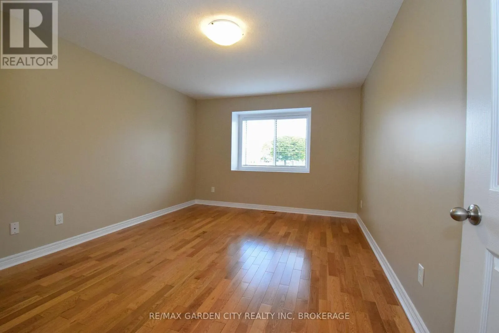 11 - 162 FIRST STREET, #11