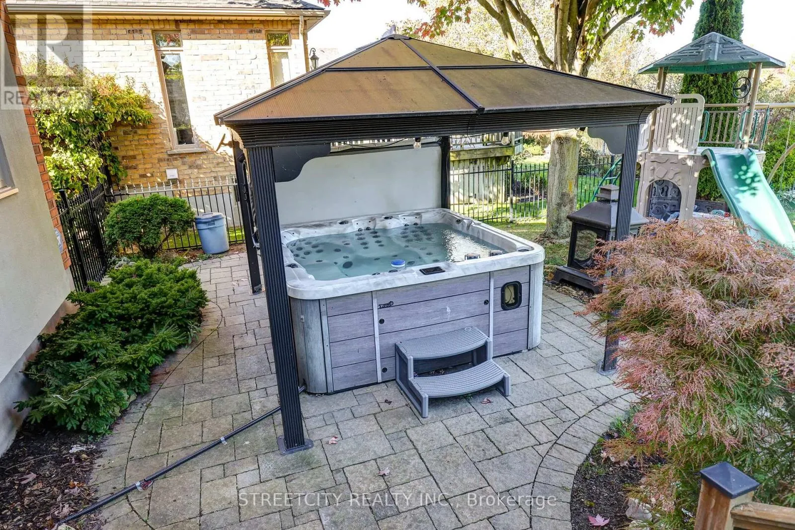 21 BEECHWOOD CIRCLE