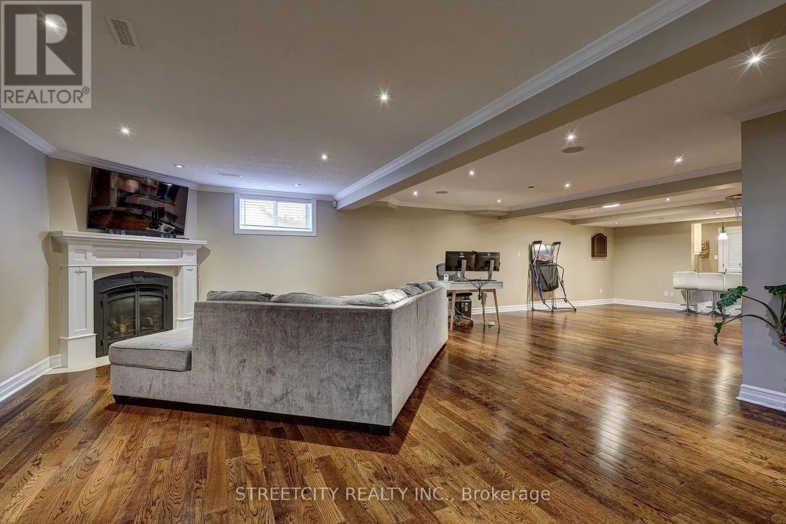 21 BEECHWOOD CIRCLE