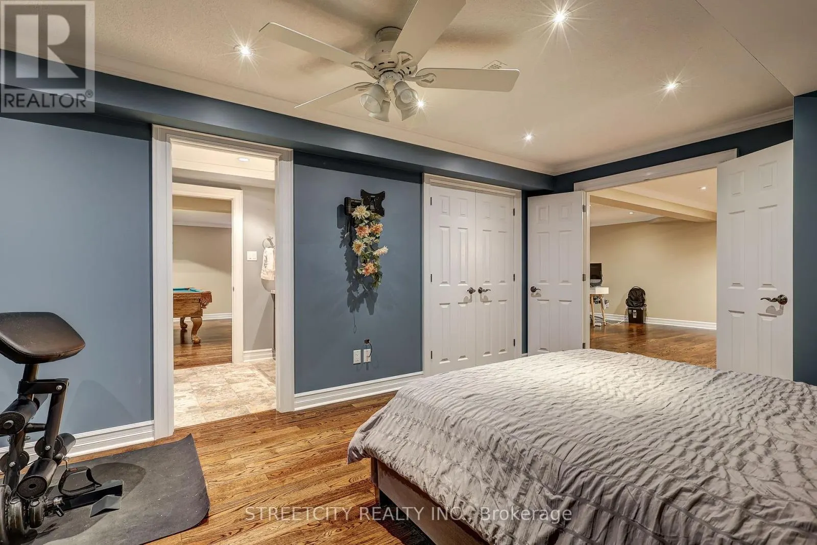 21 BEECHWOOD CIRCLE