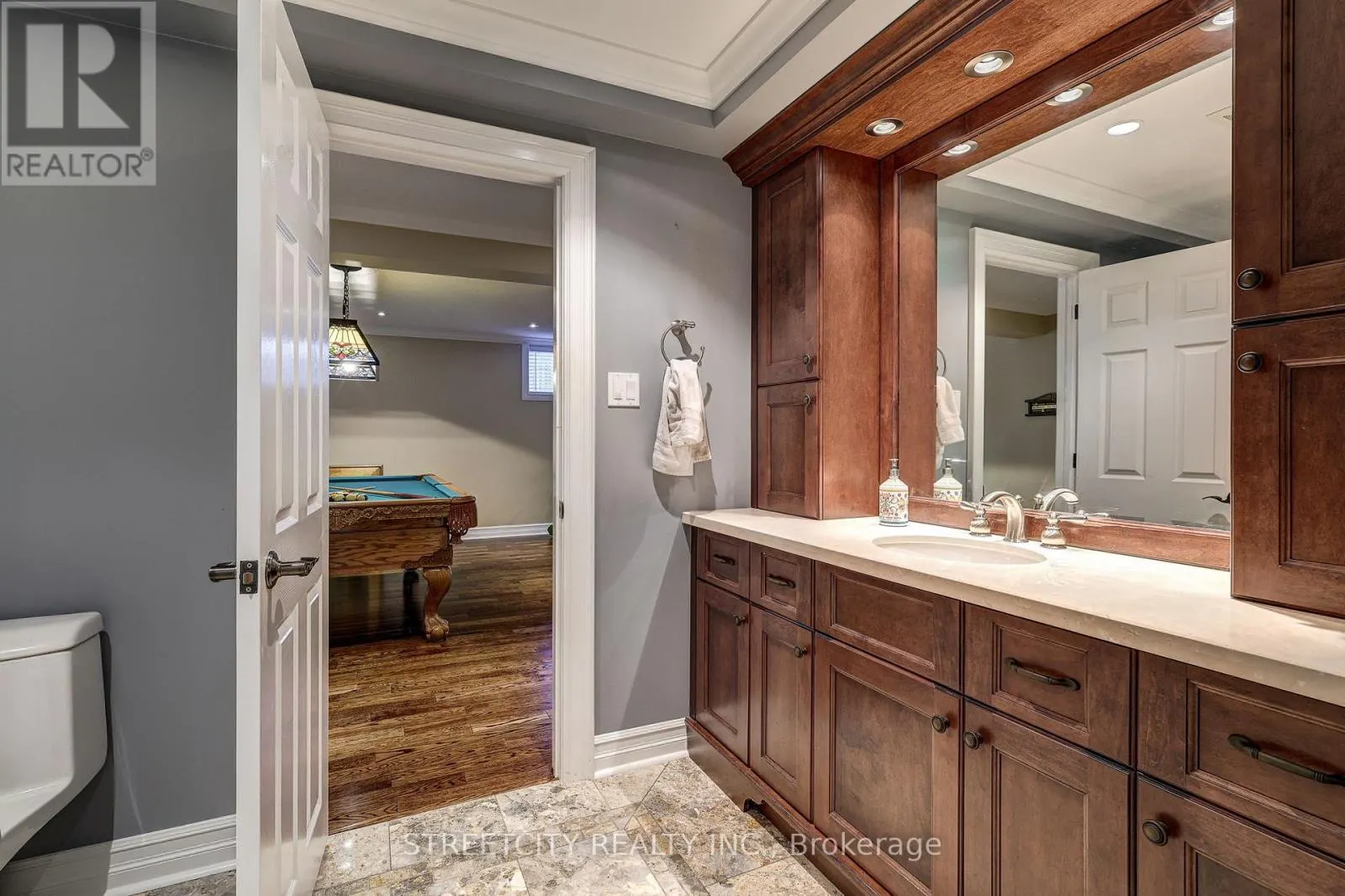 21 BEECHWOOD CIRCLE