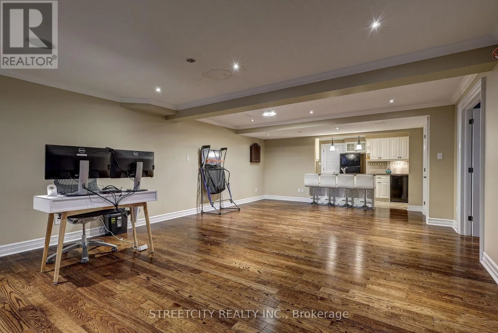 21 BEECHWOOD CIRCLE