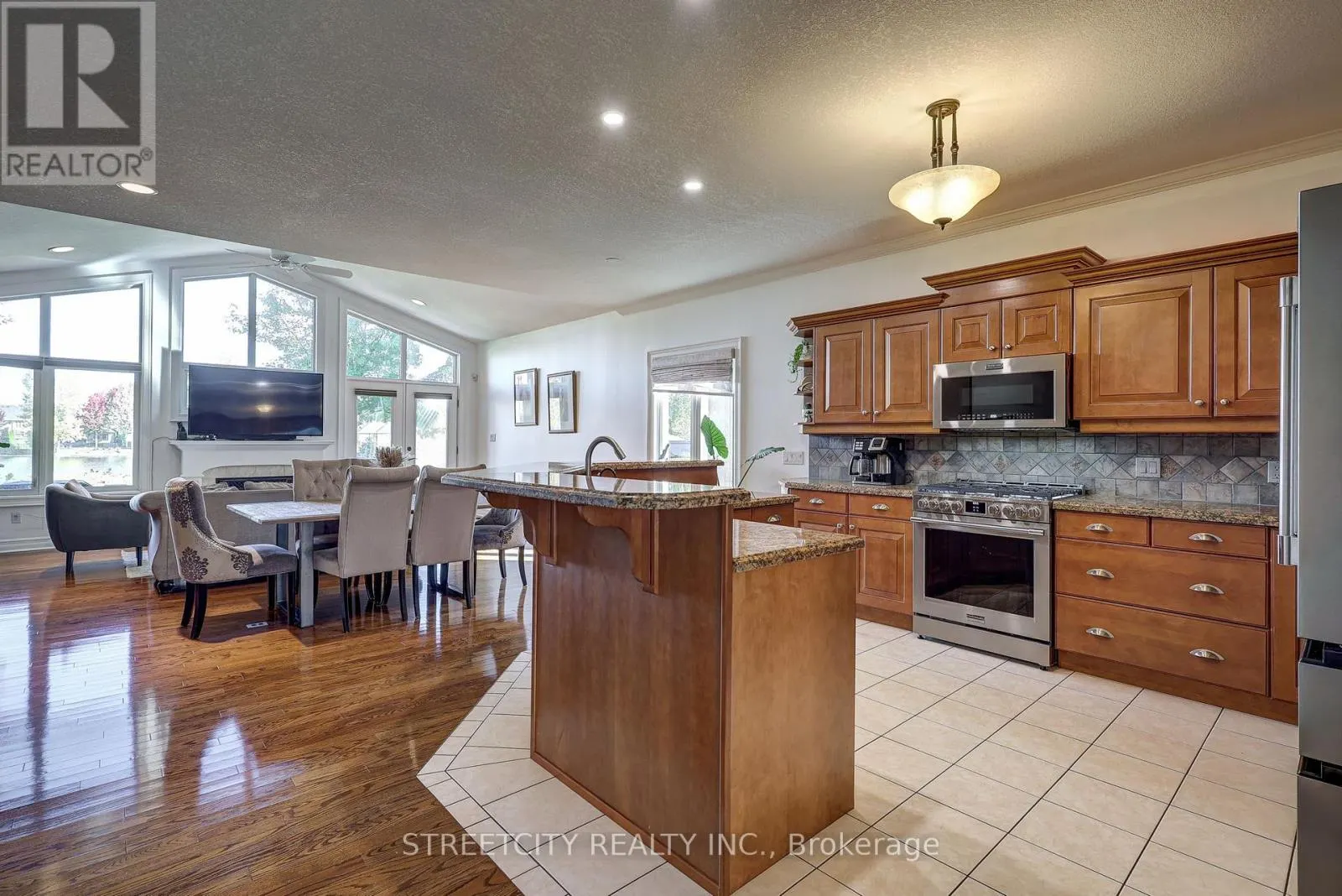 21 BEECHWOOD CIRCLE