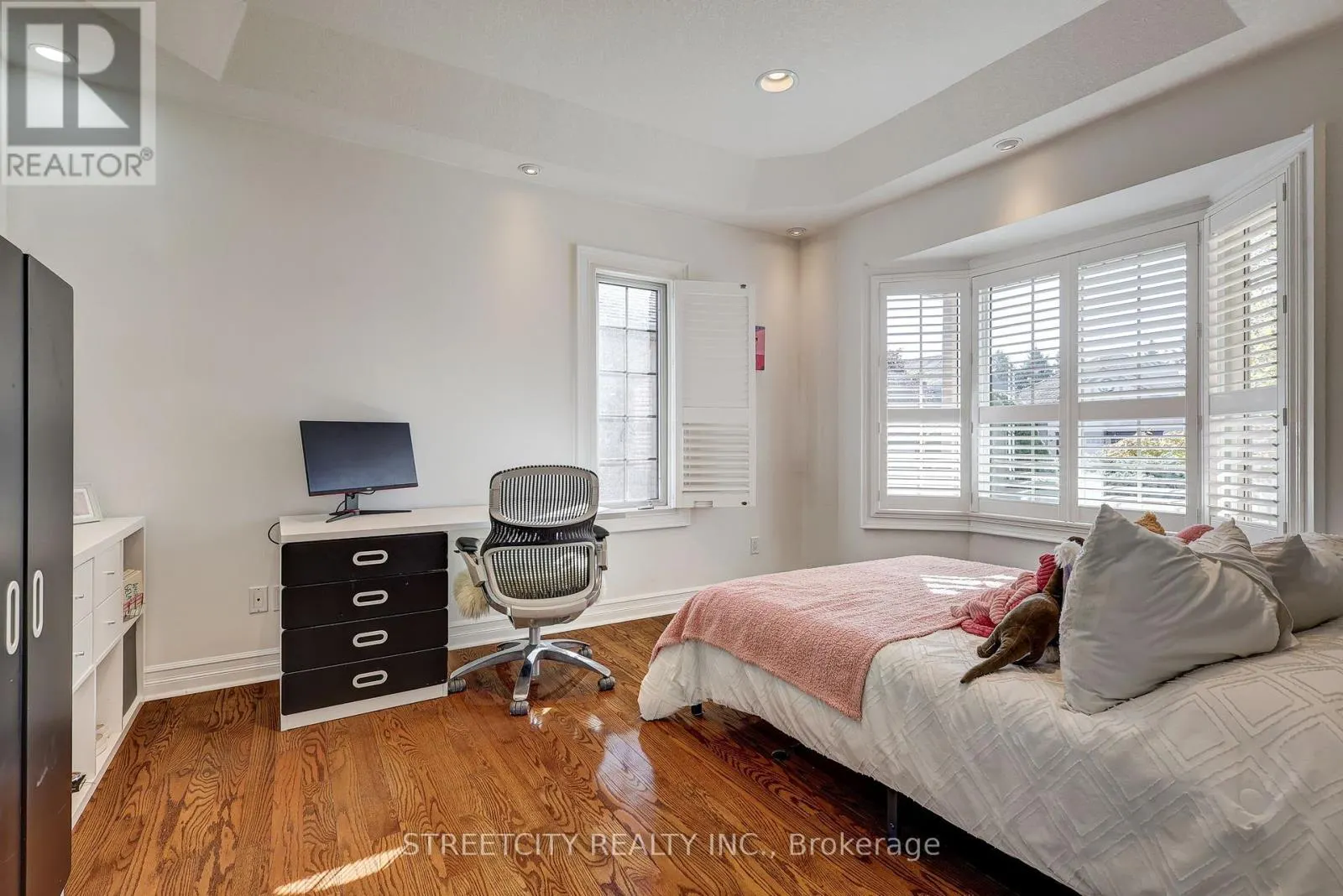 21 BEECHWOOD CIRCLE