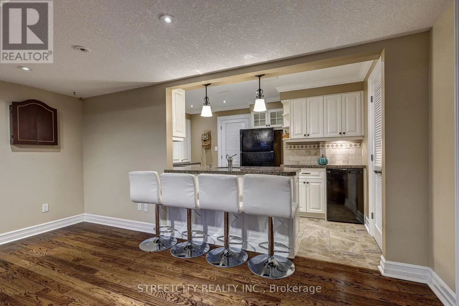 21 BEECHWOOD CIRCLE