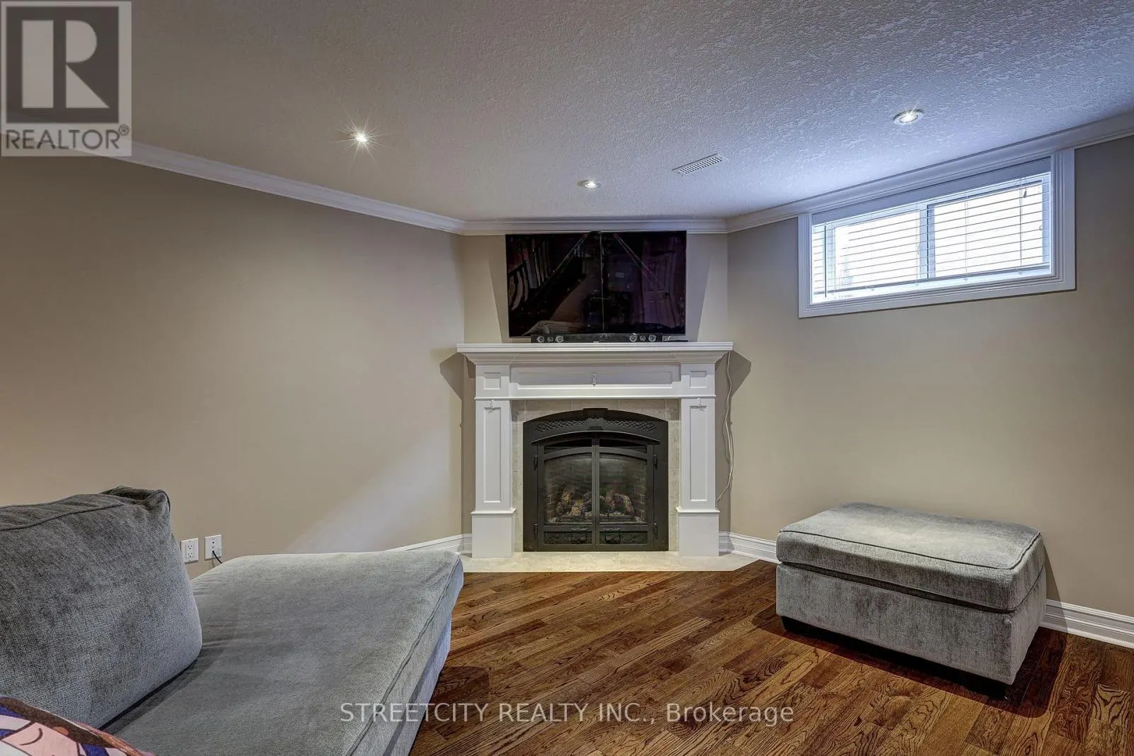 21 BEECHWOOD CIRCLE