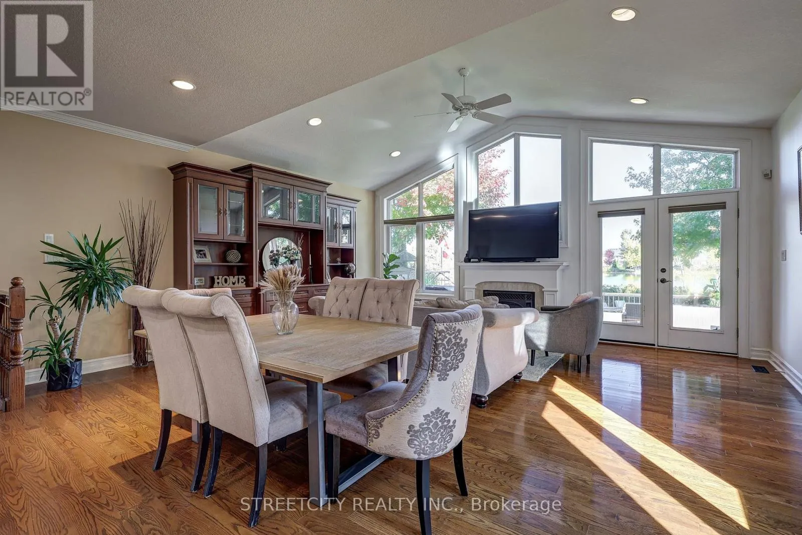 21 BEECHWOOD CIRCLE
