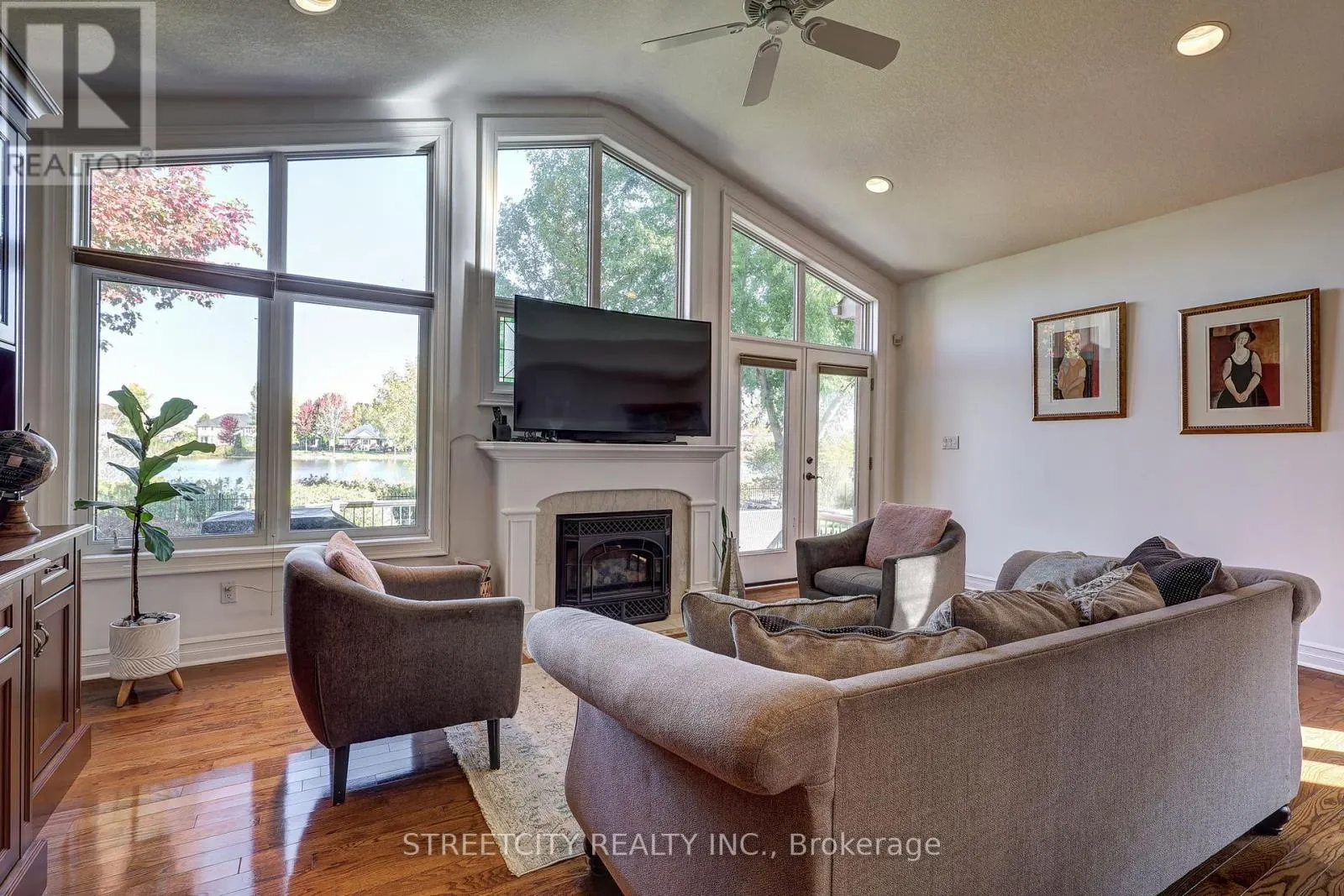 21 BEECHWOOD CIRCLE