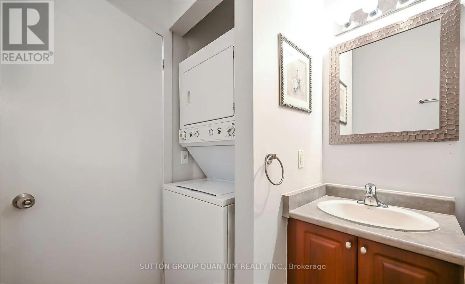 307 - 66 BAY STREET S