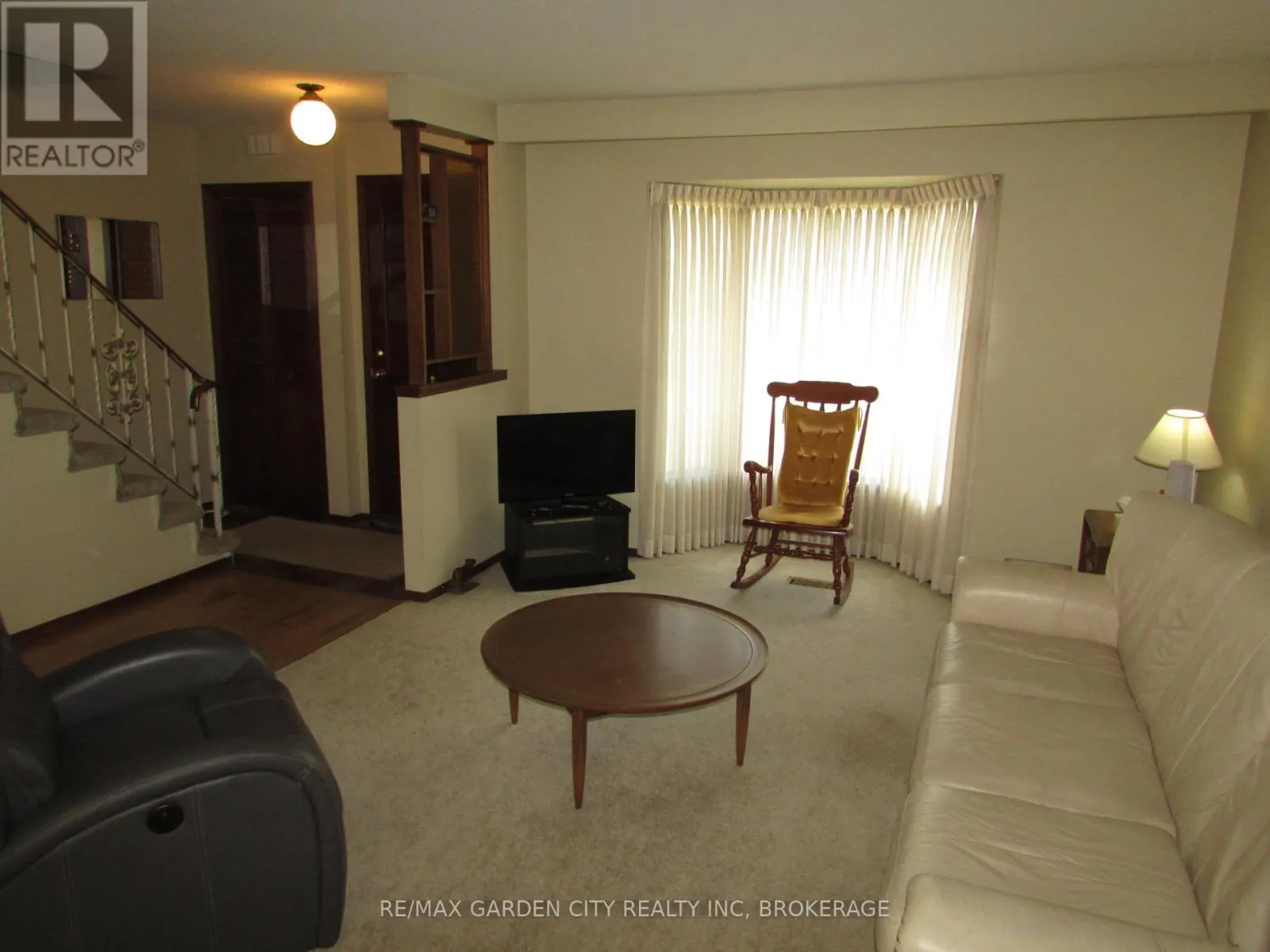 32 GREYSTONE CRESCENT