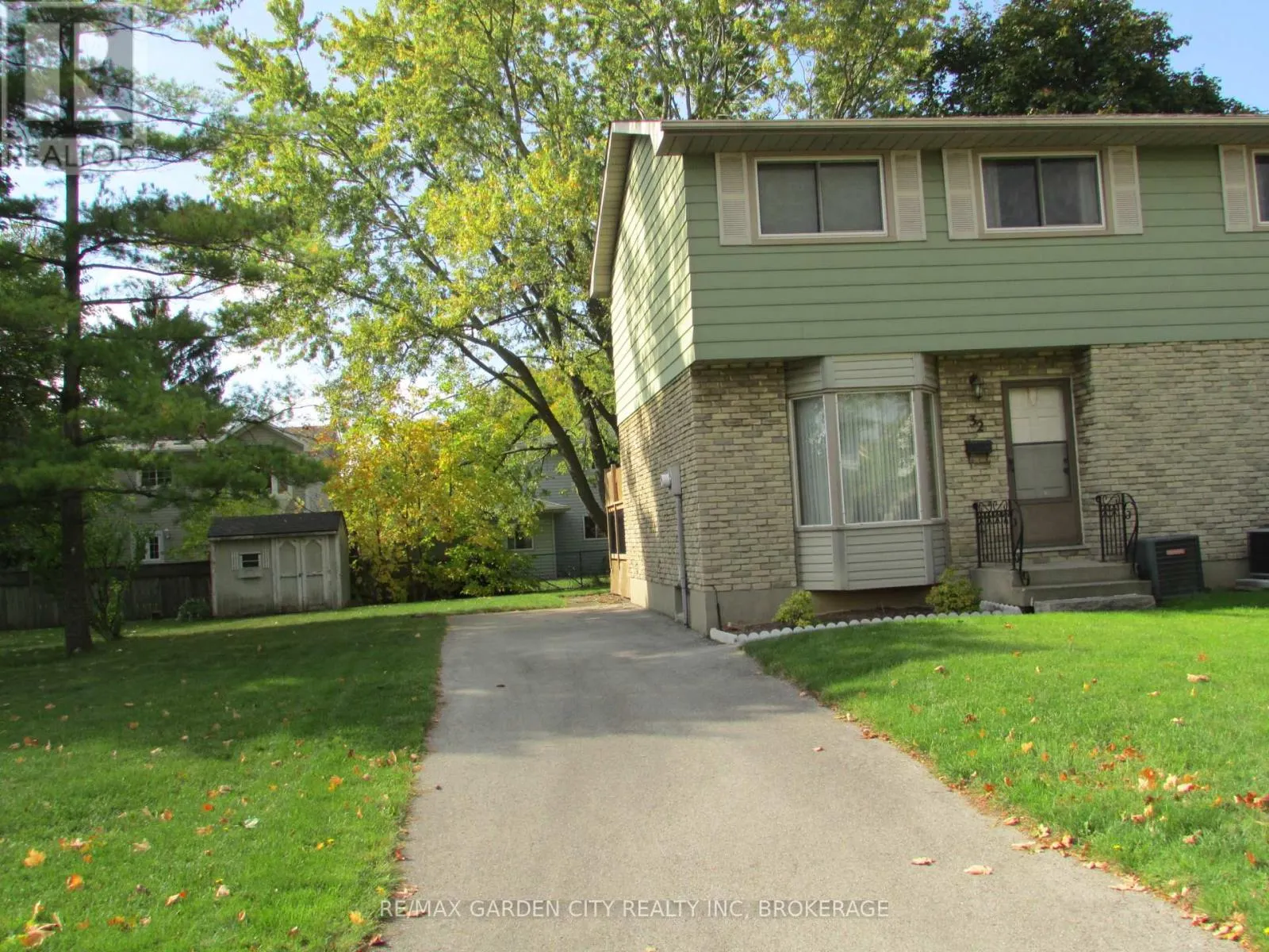 32 GREYSTONE CRESCENT
