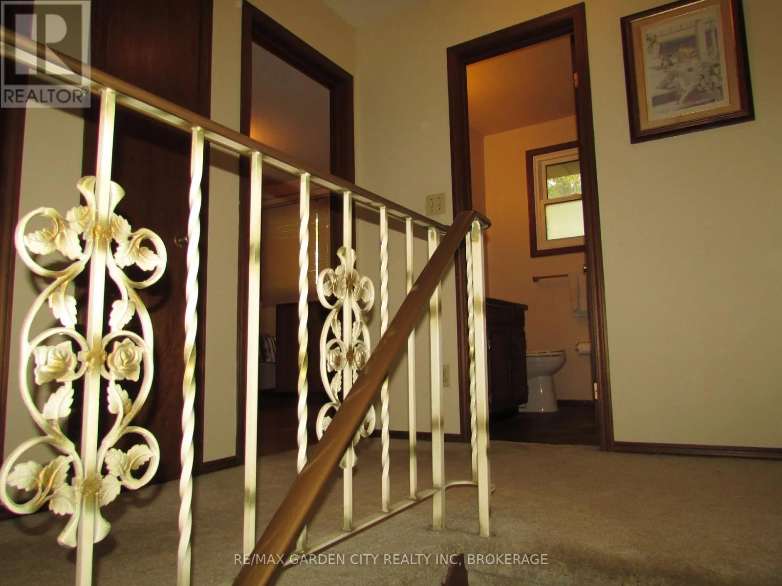 32 GREYSTONE CRESCENT