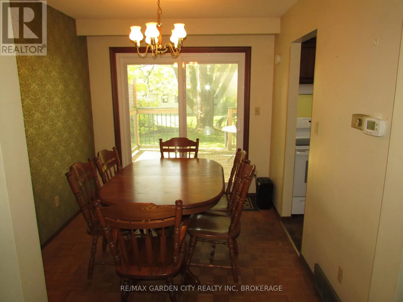 32 GREYSTONE CRESCENT