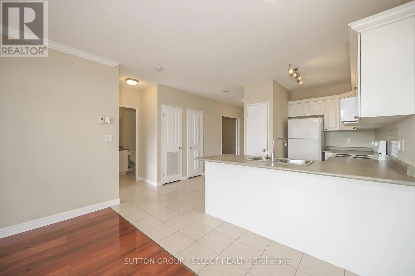 511 - 353 COMMISSIONERS ROAD W, #511