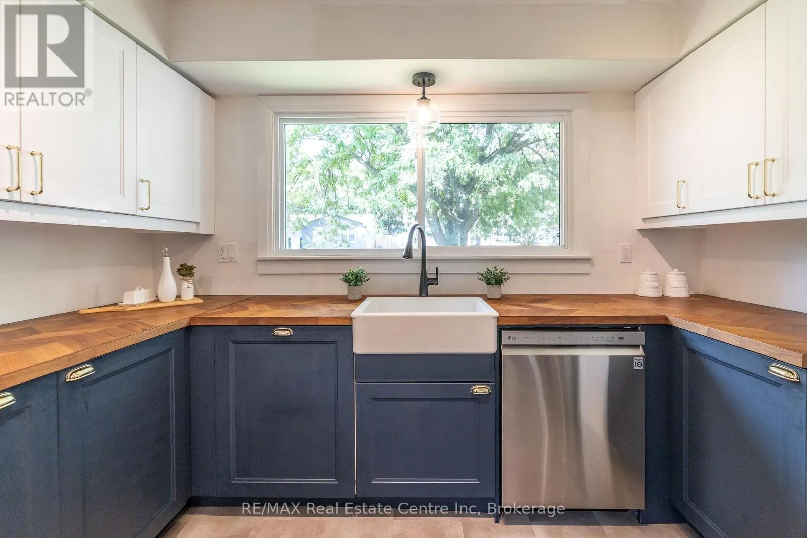 34 WOODRIDGE DRIVE