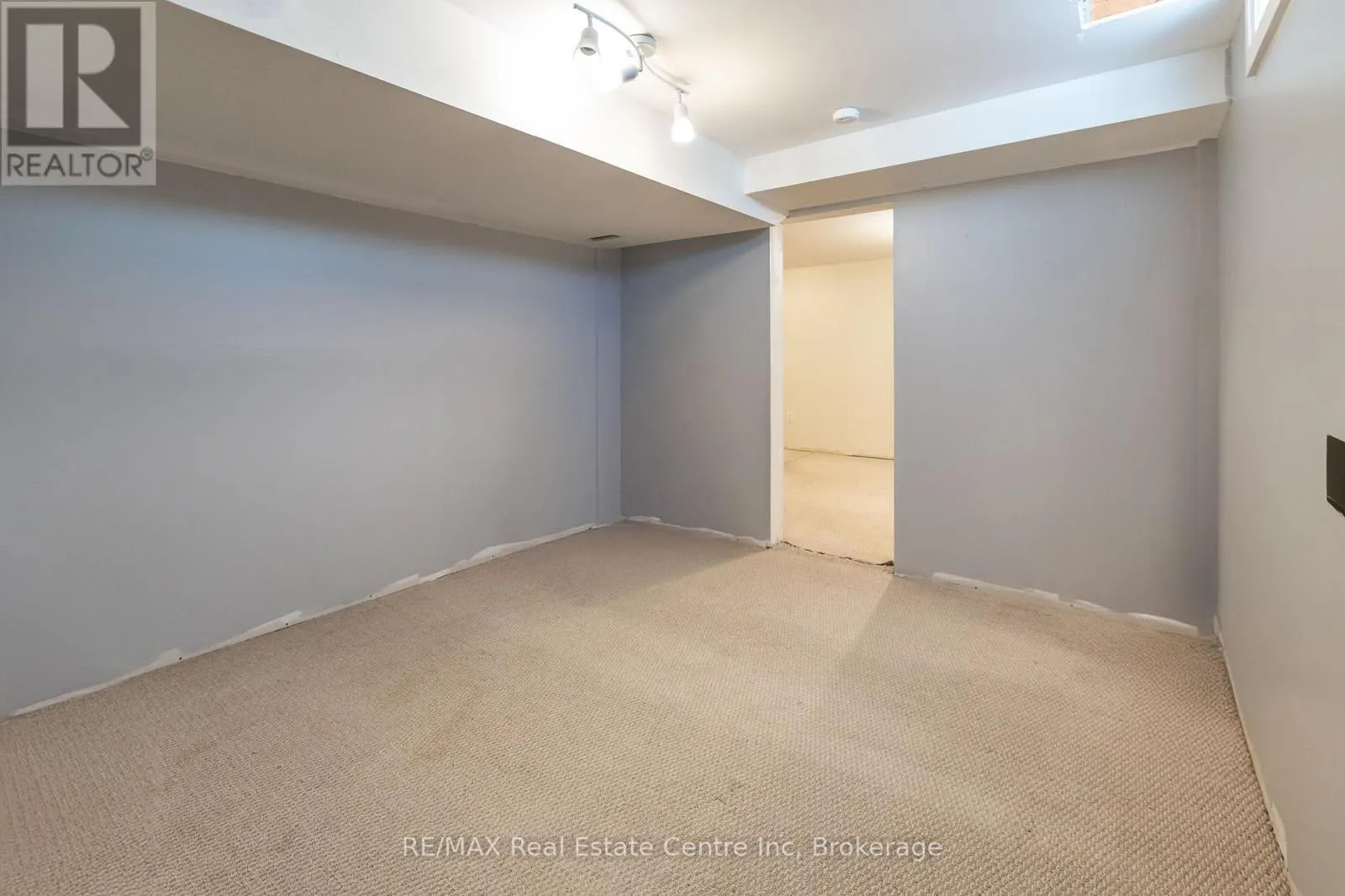 34 WOODRIDGE DRIVE
