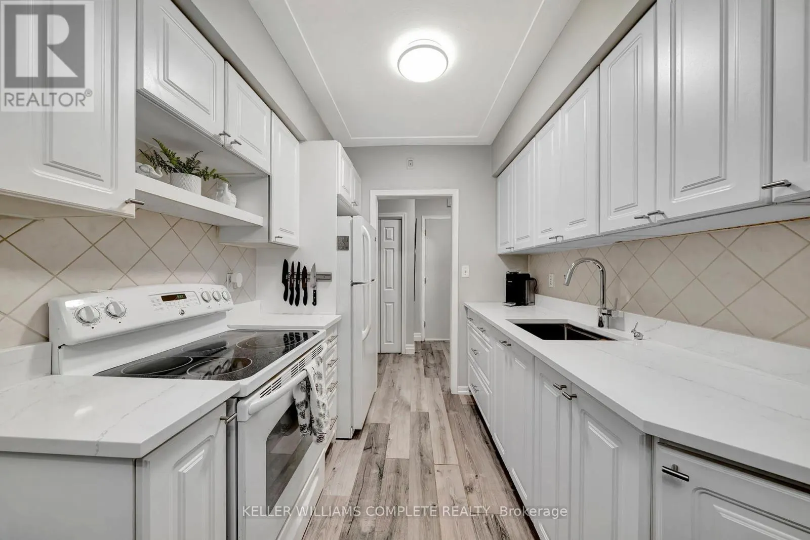307 - 11 WOODMAN DRIVE S